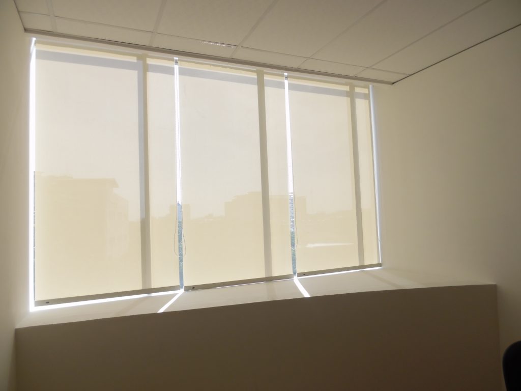 harga roller blind onna medan